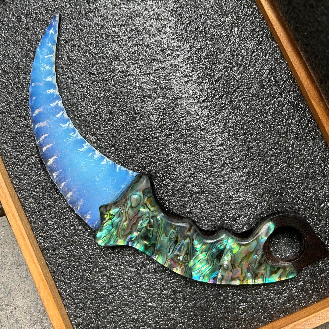 Pearlescent Shell｜Opal gemstone Karambit